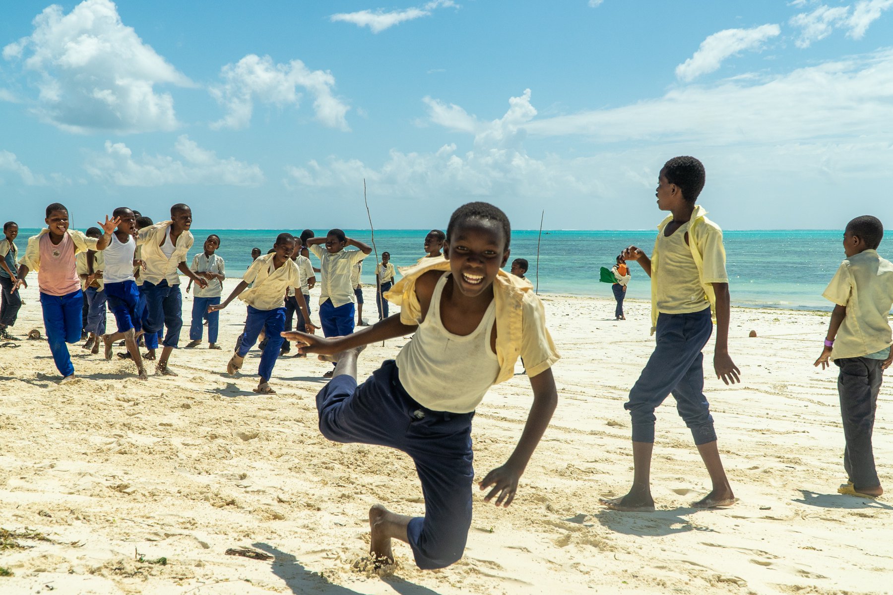 Projet associatif avec de jeunes tanzaniens sur la plage
